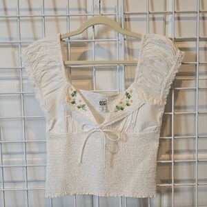 BDG White Floral Embroidered Smocked Crop Top Size Medium